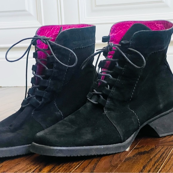 Andre Assous featherweight suede ankle boots SZ 9 made in Spain great condition. - Picture 4 of 8